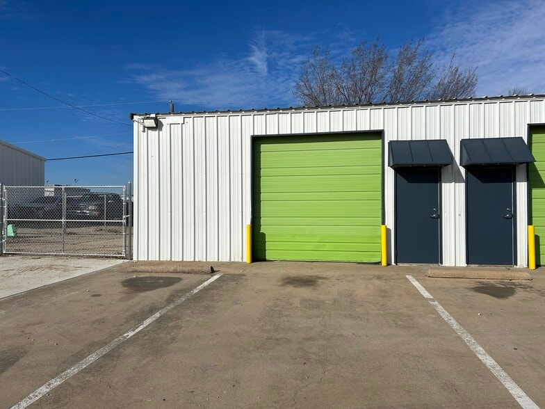 5051 David Strickland Rd, Fort Worth, TX for lease - Building Photo - Image 3 of 9