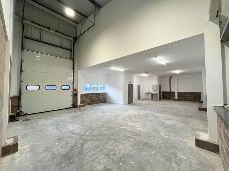 1-9 Winchester Hl, Romsey for sale - Building Photo - Image 2 of 22