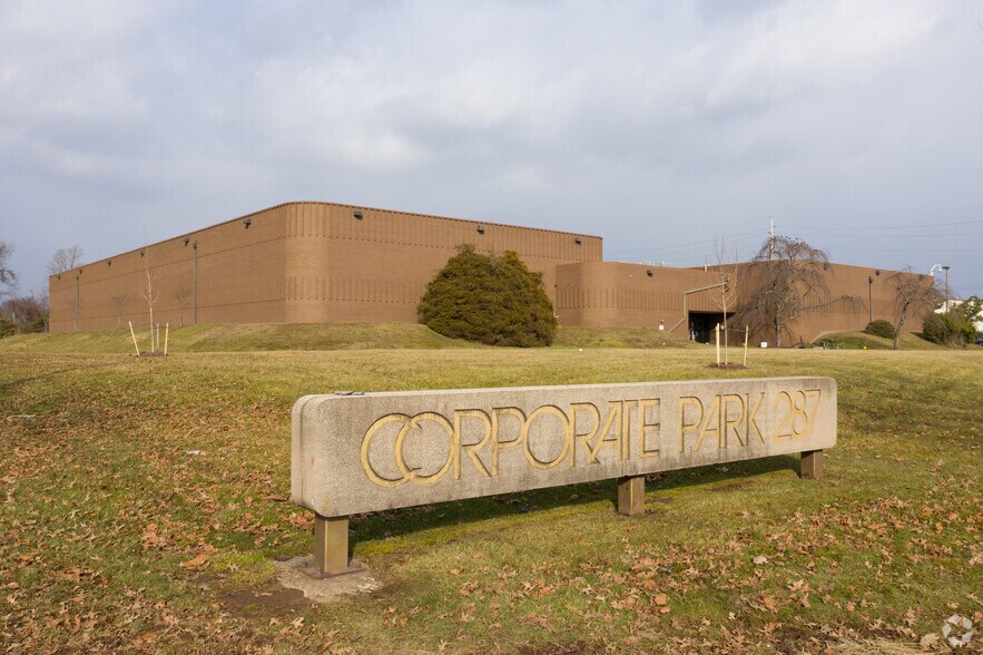 2 Corporate Pl, Piscataway, NJ à louer - Photo du bâtiment - Image 2 de 4