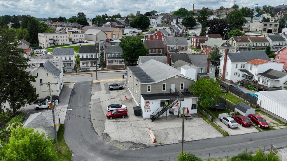157 E Broadway, Red Lion, PA à vendre - Photo du bâtiment - Image 2 de 31