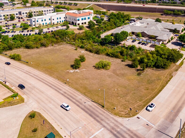 7140 Dutch Branch Rd, Fort Worth, TX à vendre - Photo du bâtiment - Image 1 de 1