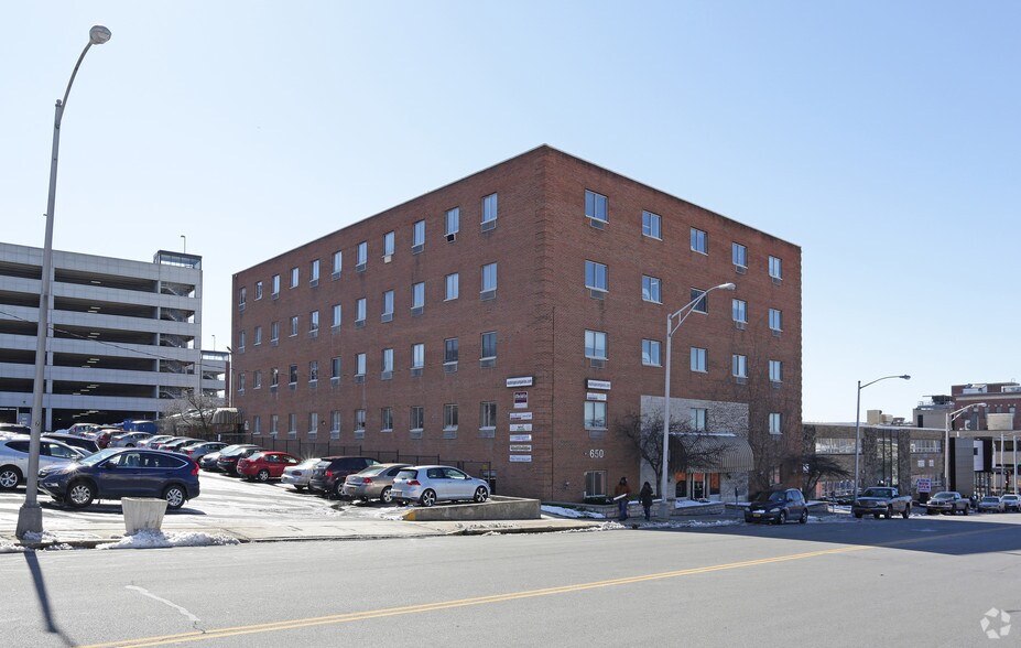 650 Franklin St, Schenectady, NY à louer - Photo du bâtiment - Image 3 de 6