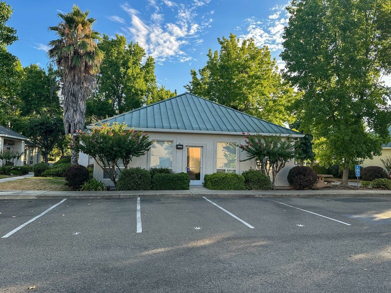 373 Park Marina Cir, Redding, CA for lease - Building Photo - Image 2 of 10