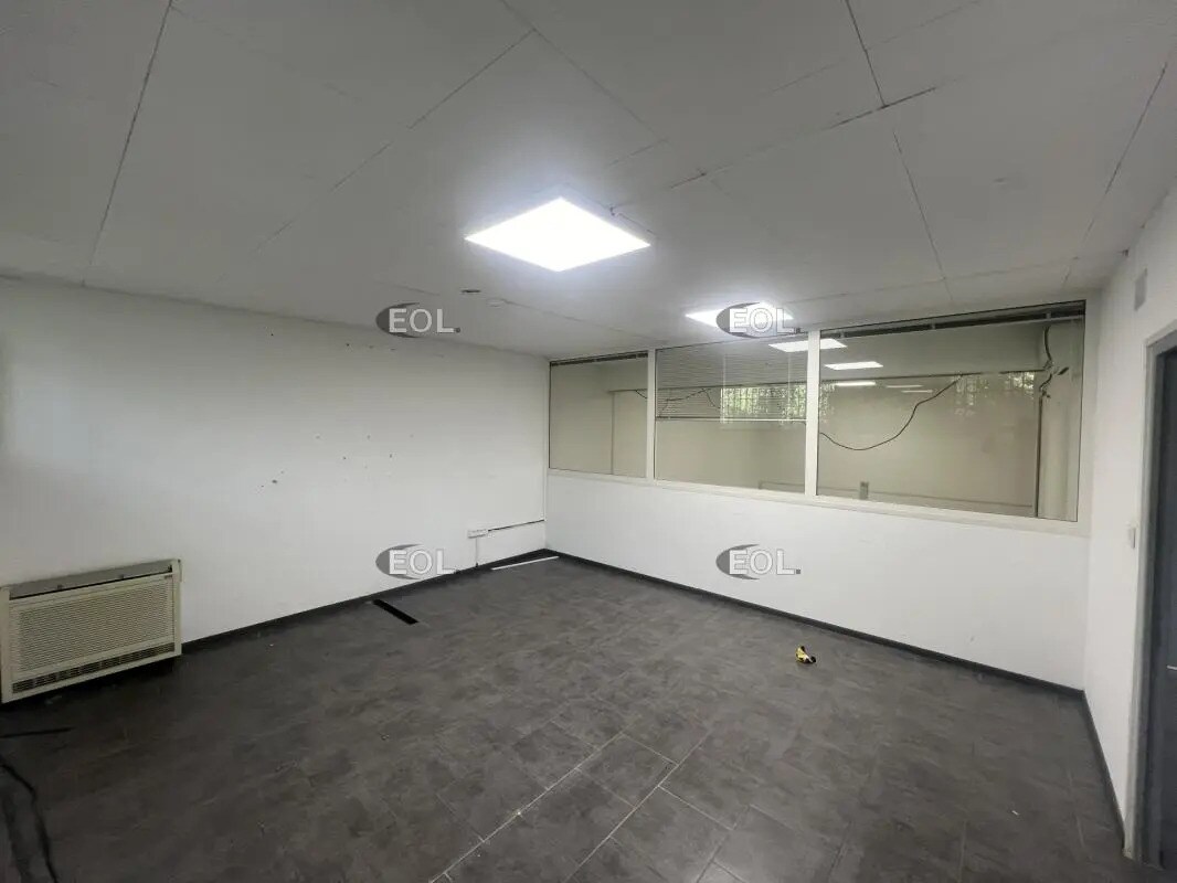 Office in Les Pennes-Mirabeau for lease Interior Photo- Image 1 of 4