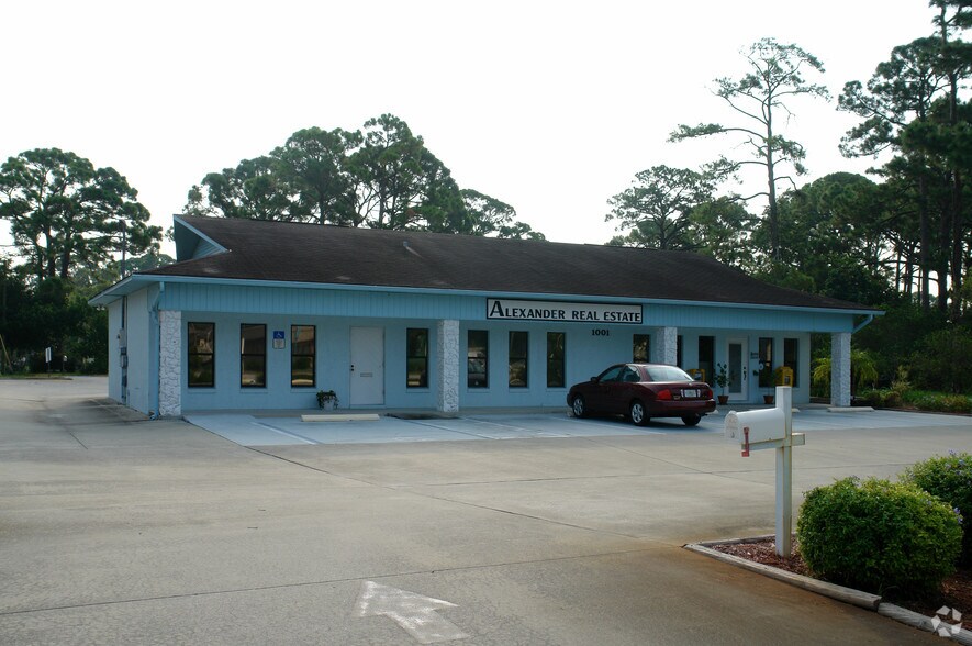 1001 S Ridgewood Ave, Edgewater, FL à louer - Photo du bâtiment - Image 3 de 4