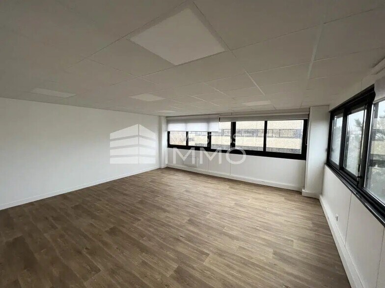 Office in Antony for sale - Interior Photo - Image 2 of 5