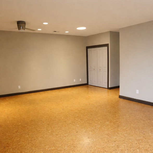 935 Boyson Ct, Hiawatha, IA à louer - Photo du bâtiment - Image 3 de 17