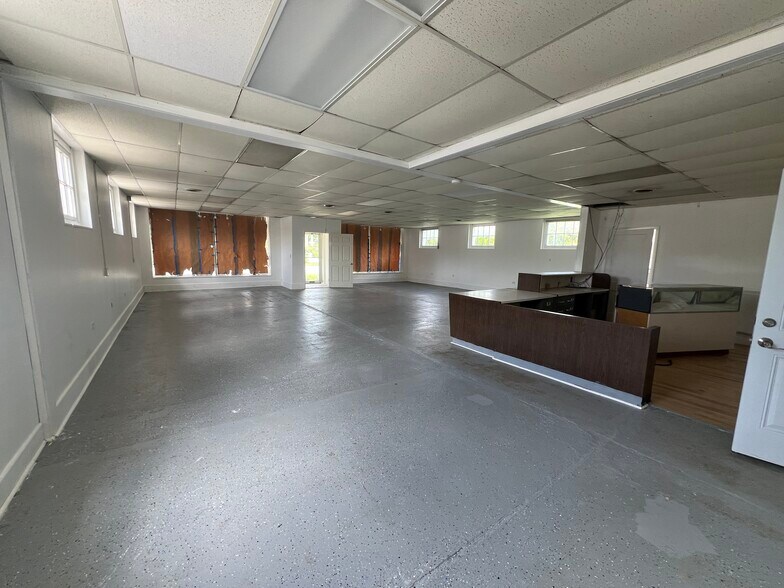 327 N Royal Ave, Front Royal, VA à vendre - Photo du bâtiment - Image 2 de 18