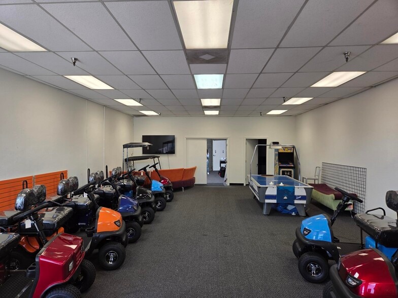 21021 Soledad Canyon Rd, Canyon Country, CA for lease - Building Photo - Image 3 of 6