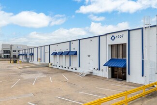 Plus de détails pour 1207 W Crosby Rd, Carrollton, TX - Industriel à louer