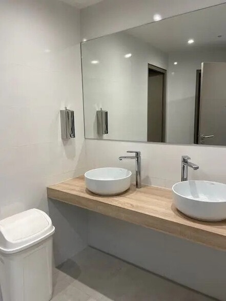 Office in Rosny-sous-Bois for lease - Interior Photo - Image 3 of 3