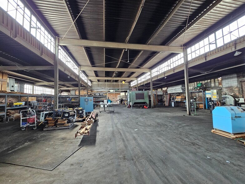 4445 Kings Run Dr, Cincinnati, OH à vendre - Photo du bâtiment - Image 3 de 10