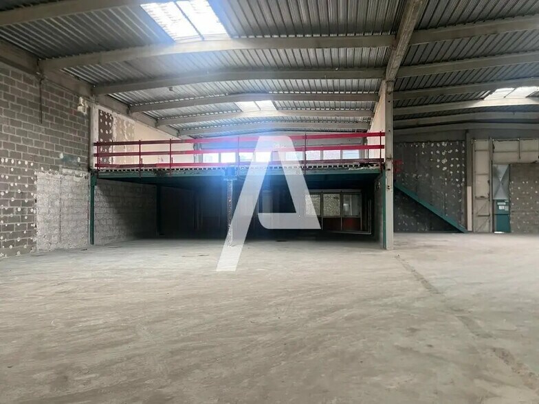 Flex in Ivry-sur-Seine for lease - Building Photo - Image 2 of 6