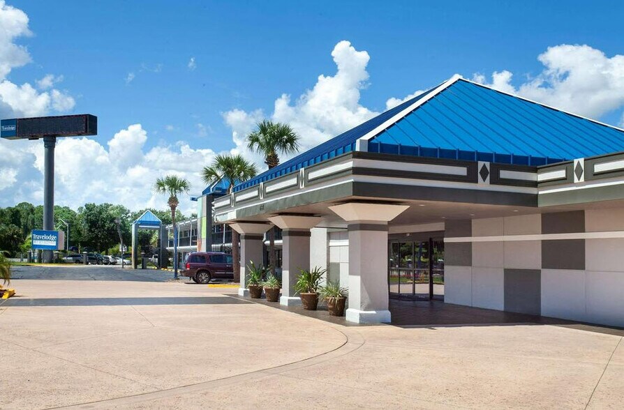 481 Deltona Blvd, Deltona, FL à vendre - Photo du bâtiment - Image 2 de 2