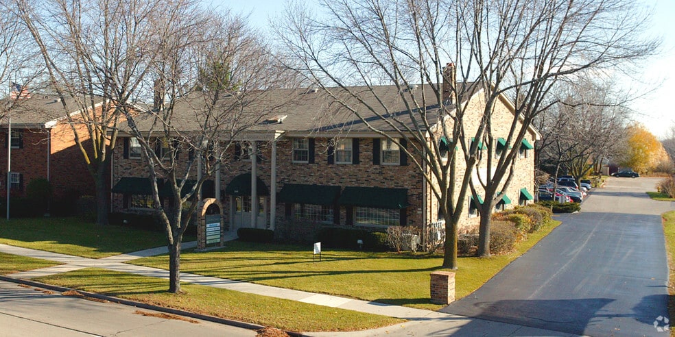 W62N244 Washington Ave, Cedarburg, WI for lease - Building Photo - Image 3 of 14