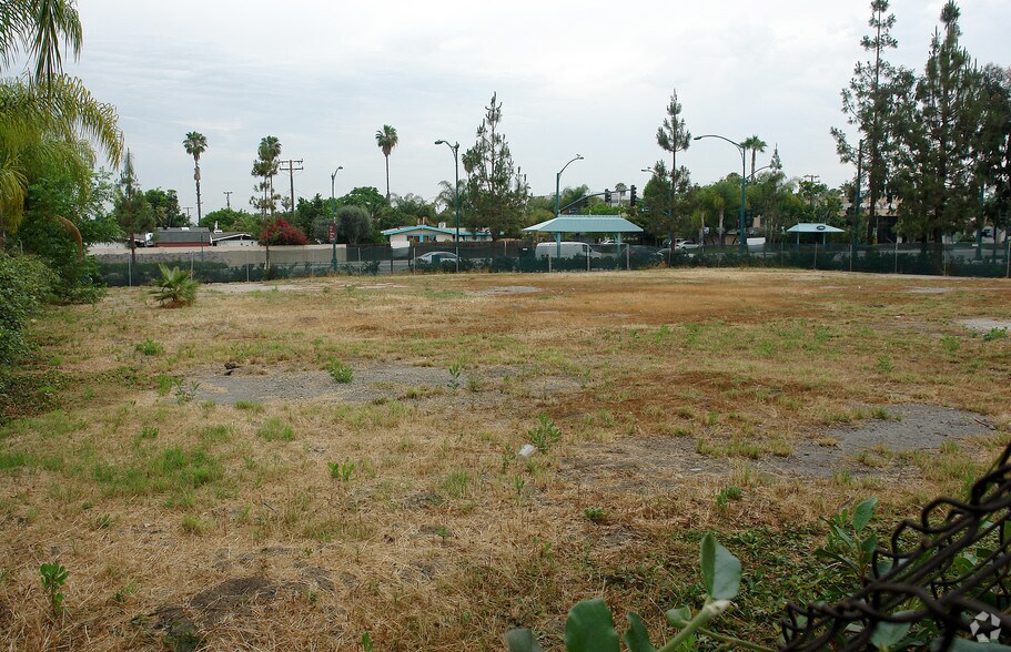 1100 W Ball Rd, Anaheim, CA à vendre - Photo du bâtiment - Image 3 de 4