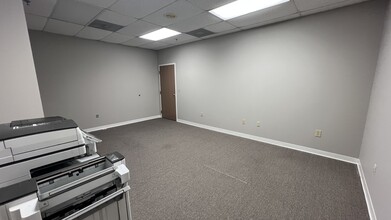 2402 Wildwood Ave, North Little Rock, AR for lease Interior Photo- Image 1 of 2