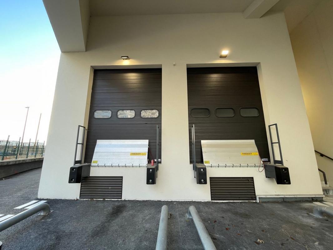 Industrial in Ivry-sur-Seine for lease Building Photo- Image 1 of 10