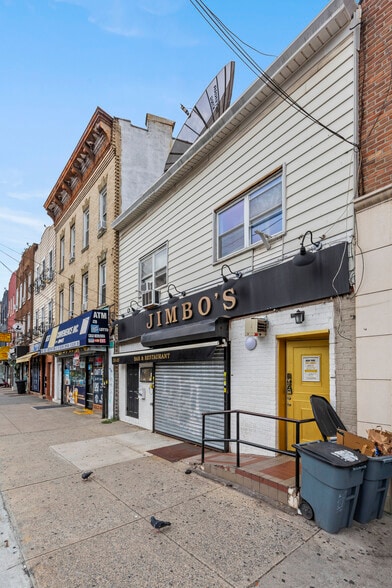 3005 Astoria Blvd, Astoria, NY for lease - Building Photo - Image 2 of 4
