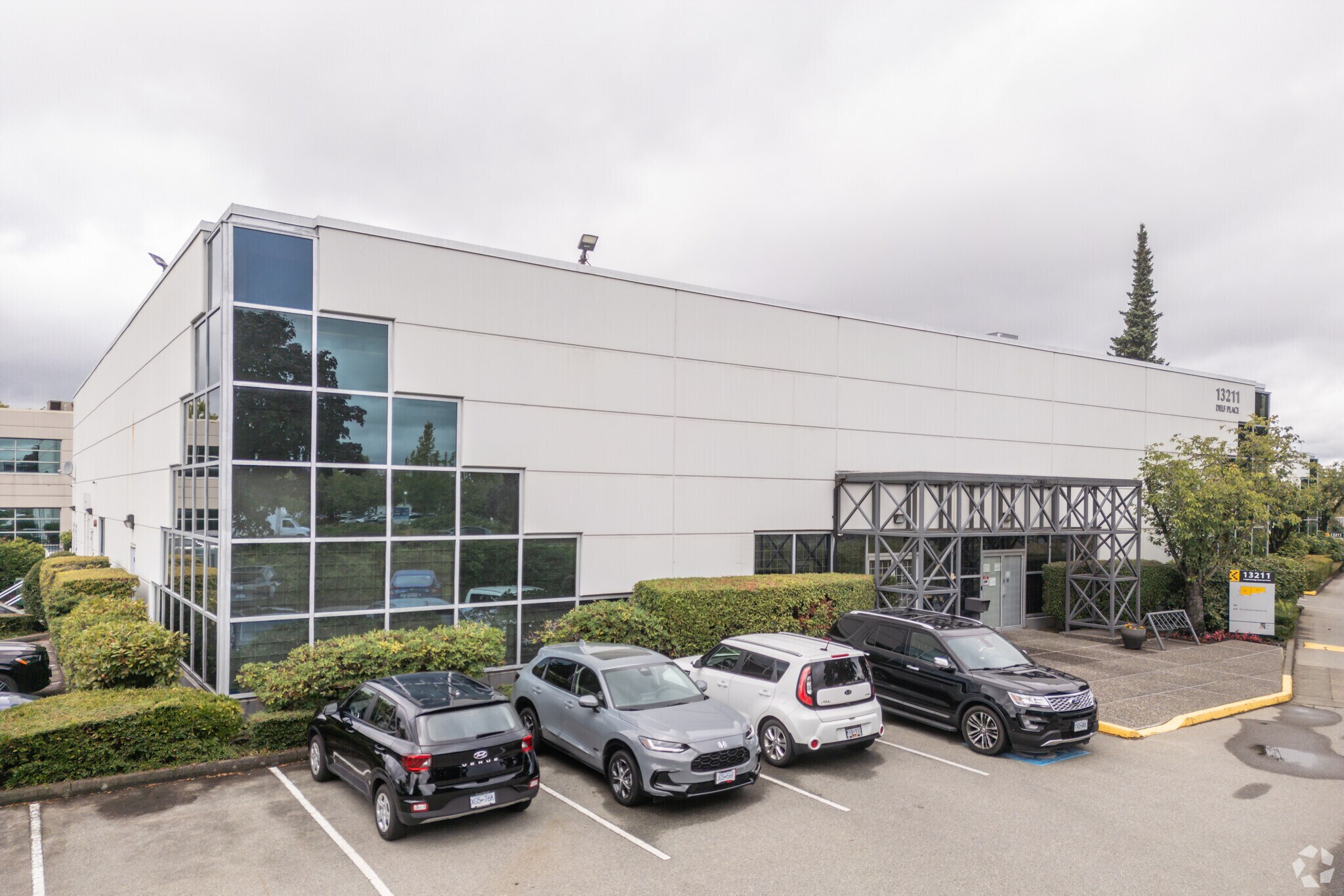 13211 Delf Pl, Richmond, BC for lease Primary Photo- Image 1 of 4