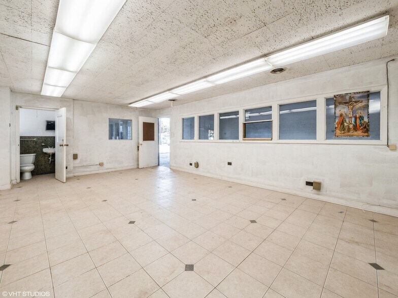 3527 N Milwaukee Ave Portfolio portefeuille de 2 propriétés à vendre sur LoopNet.ca - Photo du bâtiment - Image 3 de 11