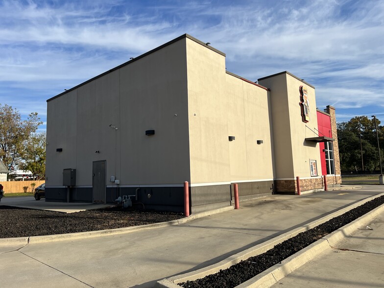 2826 Barksdale Blvd, Bossier City, LA for lease - Building Photo - Image 3 of 10