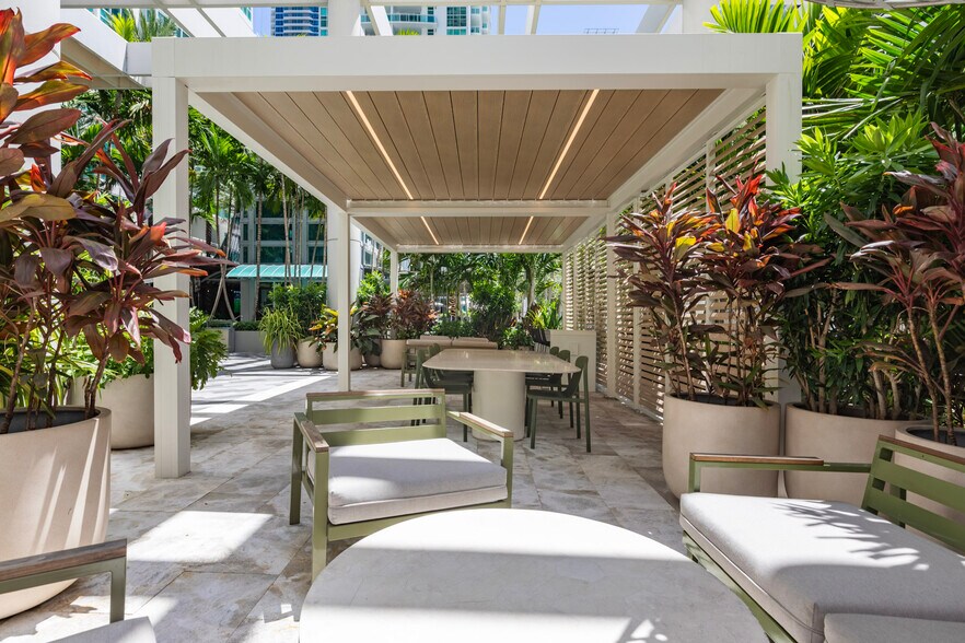 801 Brickell Ave, Miami, FL à louer - Photo du bâtiment - Image 2 de 28