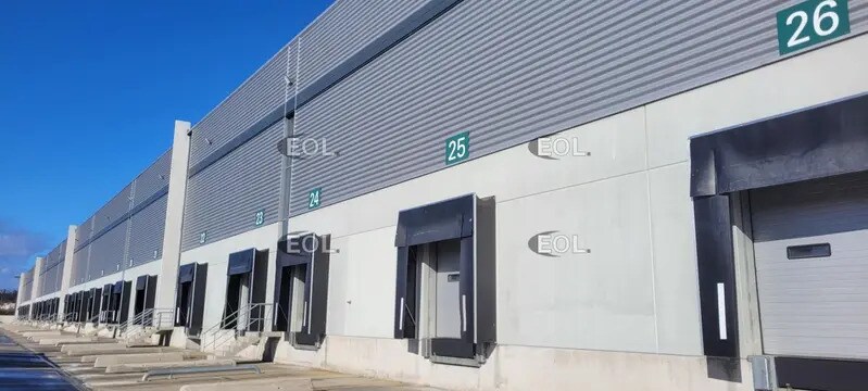 Industriel dans Saint-Quentin-Fallavier à louer - Photo du bâtiment - Image 3 de 8