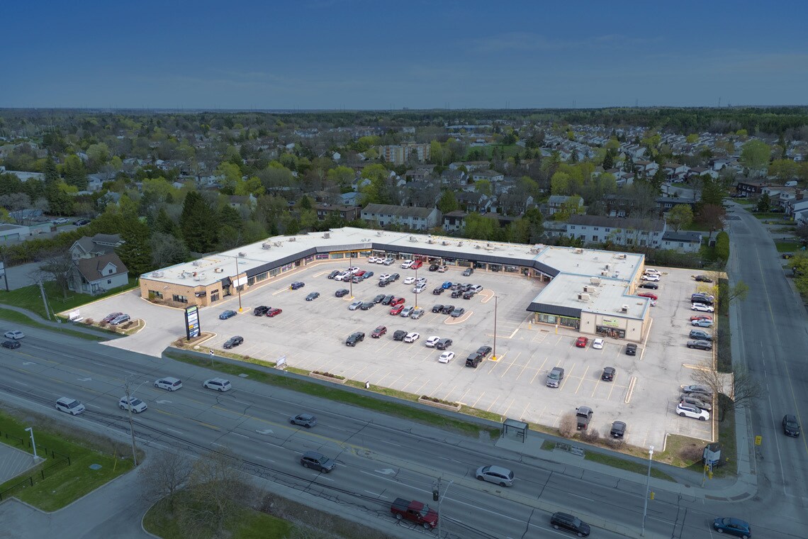 2190-2194 Robertson Rd, Ottawa, ON à vendre Photo du bâtiment- Image 1 de 25