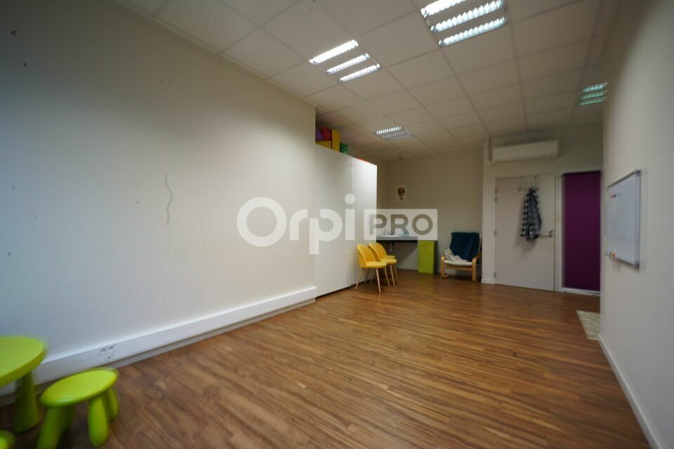 252 Route De Lyon, Lozanne for lease Interior Photo- Image 1 of 5