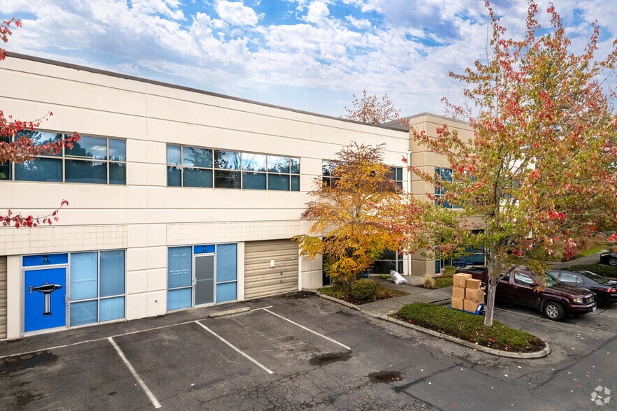 12015 115th Ave NE, Kirkland, WA for lease - Primary Photo - Image 1 of 4