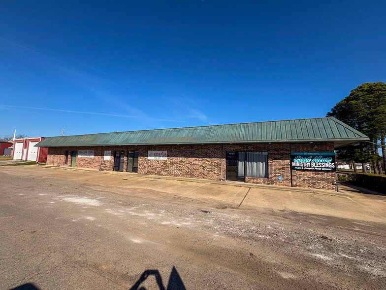111 Bowie St, De Kalb, TX for sale - Primary Photo - Image 1 of 20