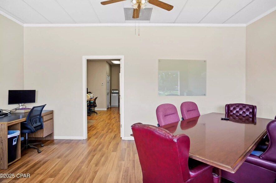 20735 Central Ave E, Blountstown, FL à vendre - Photo intérieure - Image 3 de 7