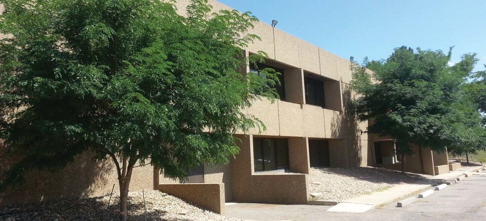 4605 Paris St, Denver, CO à louer - Photo du bâtiment - Image 1 de 5