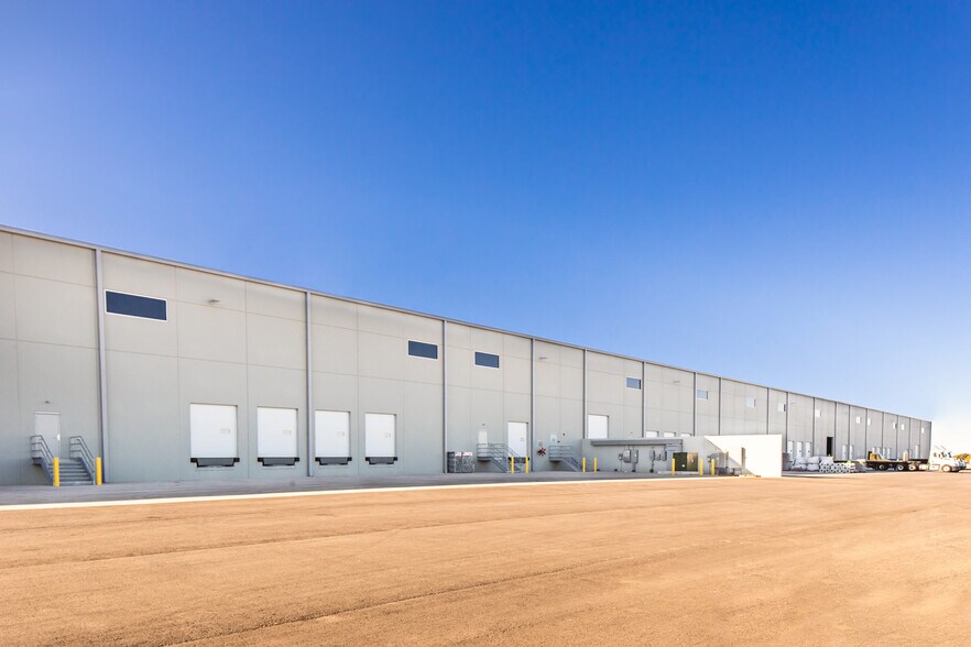 Lone Elm Commerce Center, Olathe, KS à louer - Photo du bâtiment - Image 2 de 3