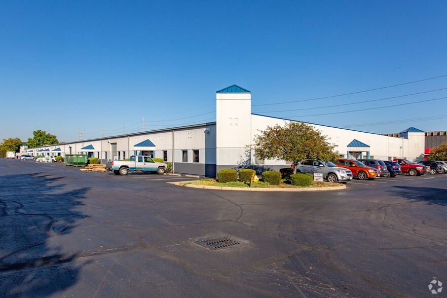 2410-2448 W Dorothy Ln, Dayton, OH for lease - Primary Photo - Image 1 of 6