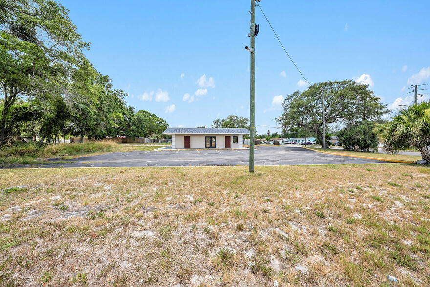 11890 Ulmerton Rd, Largo, FL for sale - Building Photo - Image 3 of 7