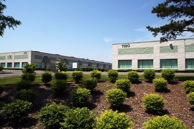Plus de détails pour 1170 Lincoln Ave, Holbrook, NY - Industriel à louer