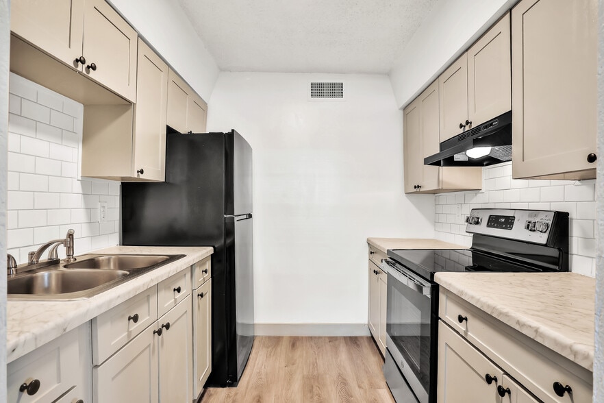 1835 S Segrave St, South Daytona, FL à vendre - Photo du bâtiment - Image 2 de 25
