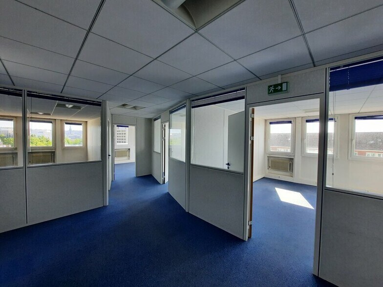 Office in Rouen for lease - Interior Photo - Image 2 of 18