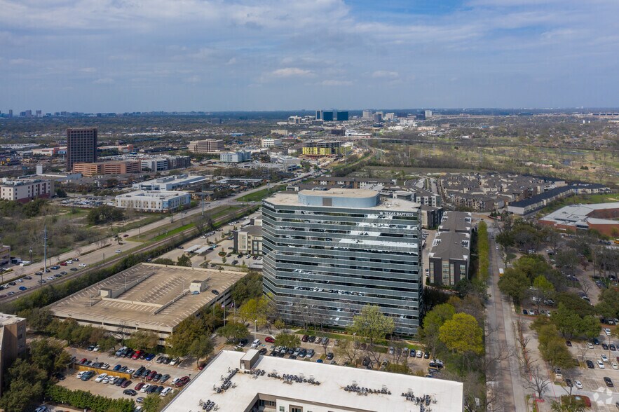 7557 Rambler Rd, Dallas, TX à louer - Photo du bâtiment - Image 3 de 37