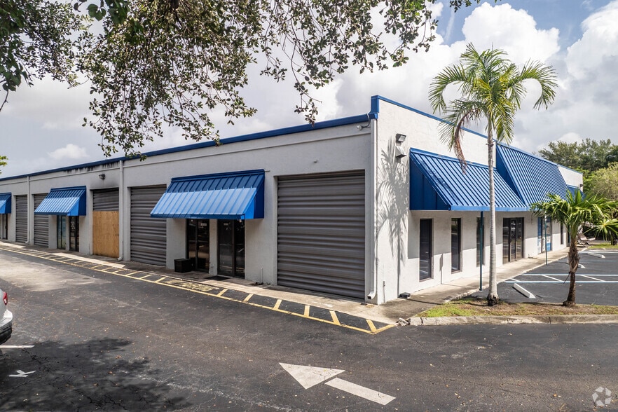 10101-10163 NW 46th St, Sunrise, FL for lease - Building Photo - Image 2 of 13