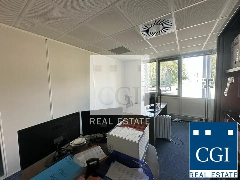 Bureau dans Eybens à louer - Photo du bâtiment - Image 3 de 10