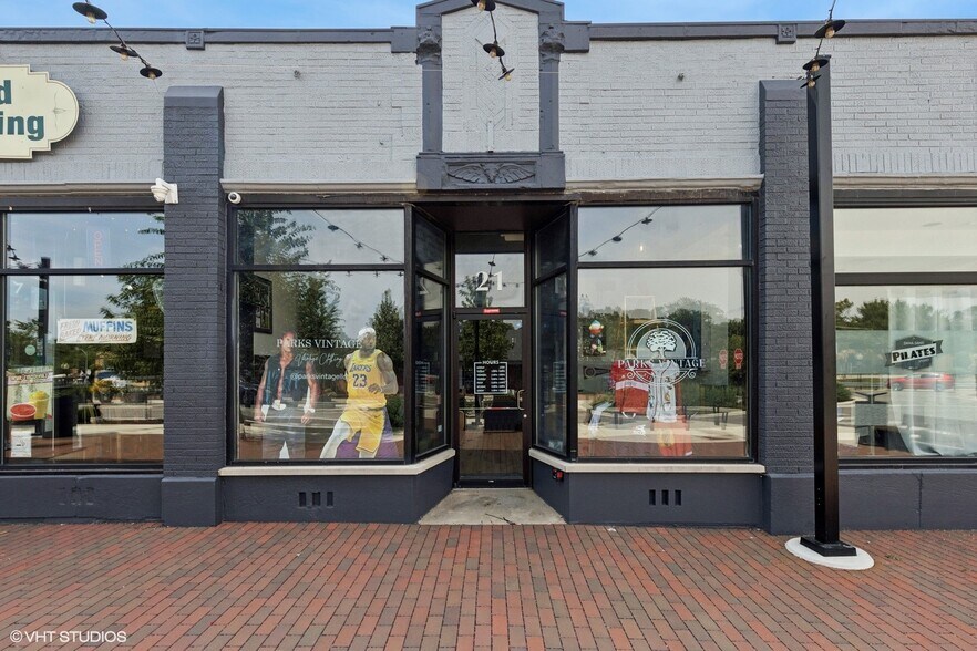 19-23 W Quincy St, Westmont, IL à vendre - Photo du bâtiment - Image 3 de 18