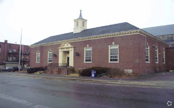 200 Union St, Clinton, MA à louer Photo principale- Image 1 de 10