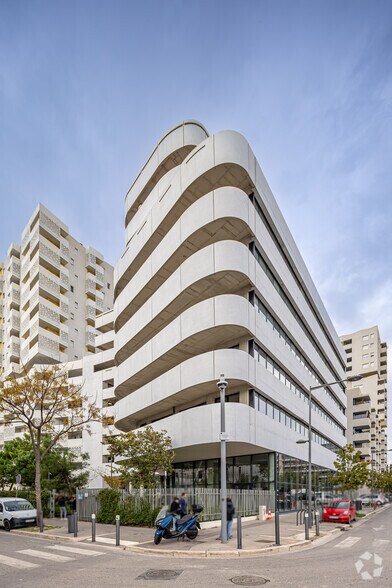 Commerce de détail dans Marseille à louer - Photo du bâtiment - Image 2 de 2