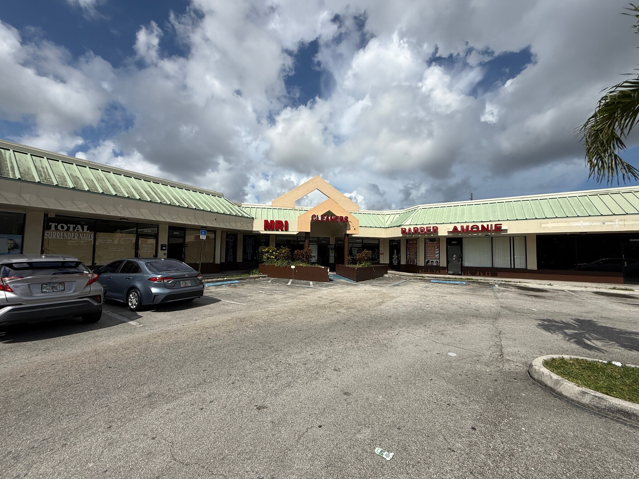 2439-2489 N State Road 7, Fort Lauderdale, FL à louer Photo du bâtiment- Image 1 de 9