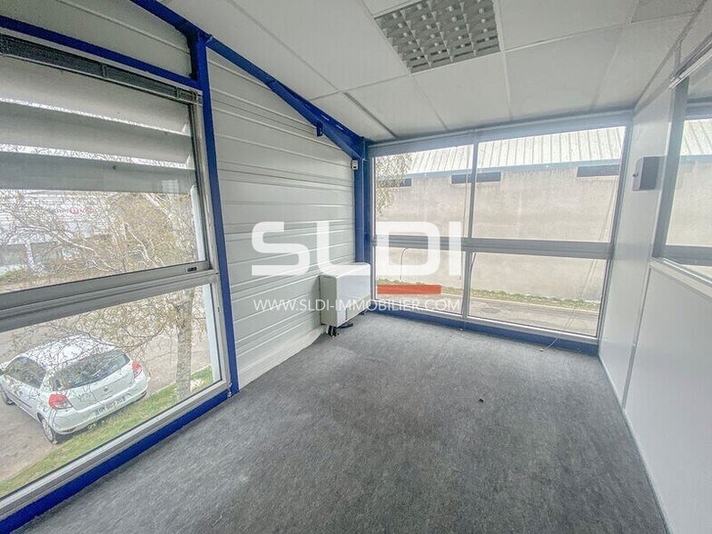 28 Rue Charles Martin, Saint-Fons for lease - Interior Photo - Image 2 of 7