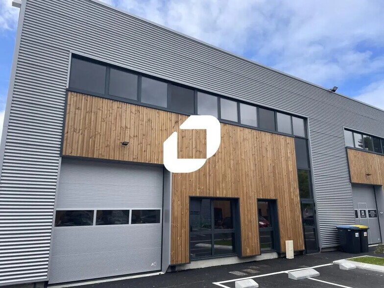 Local d'activités dans Basse-Goulaine à vendre - Photo du bâtiment - Image 2 de 9