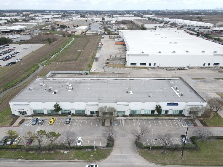 6360 W Sam Houston Pky N, Houston, TX for lease - Building Photo - Image 3 of 6